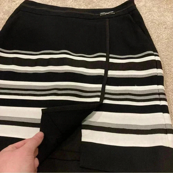 White House Black Market Mini Skirt Sz. 0 Black White Striped - Picture 6 of 7
